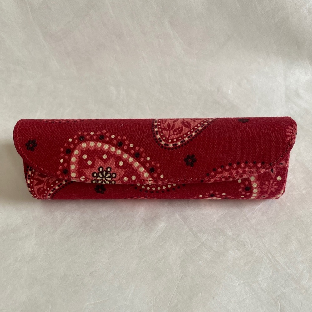 VERA BRADLEY Mesa Red Paisley Hard Eyeglass Case NWOT